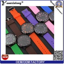 Yxl-181 colorido pulseira relógio ocasional de silicone venda quente de quartzo relógio de pulso das mulheres dos homens por atacado